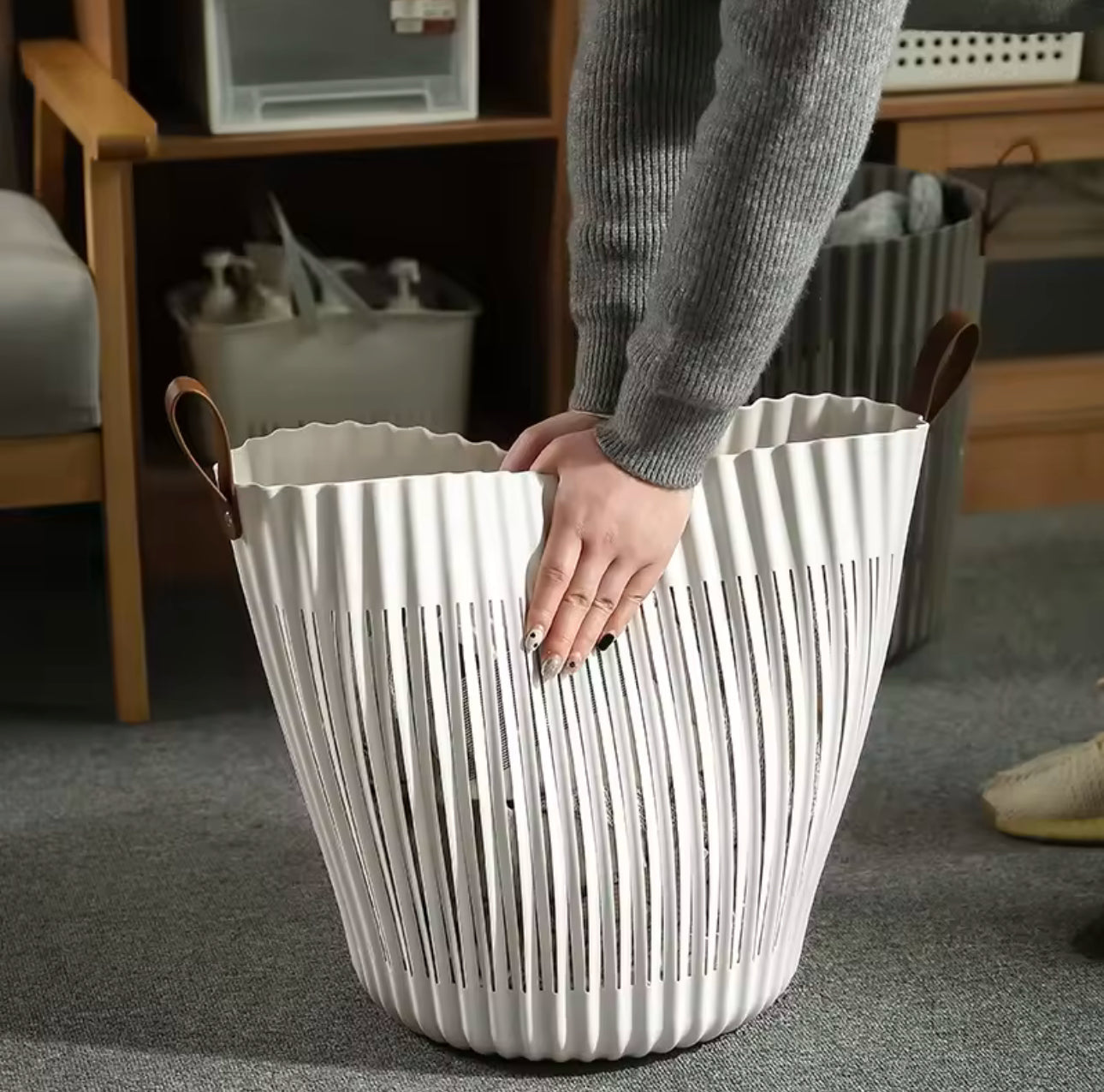 Large capacity laundry/storage basket