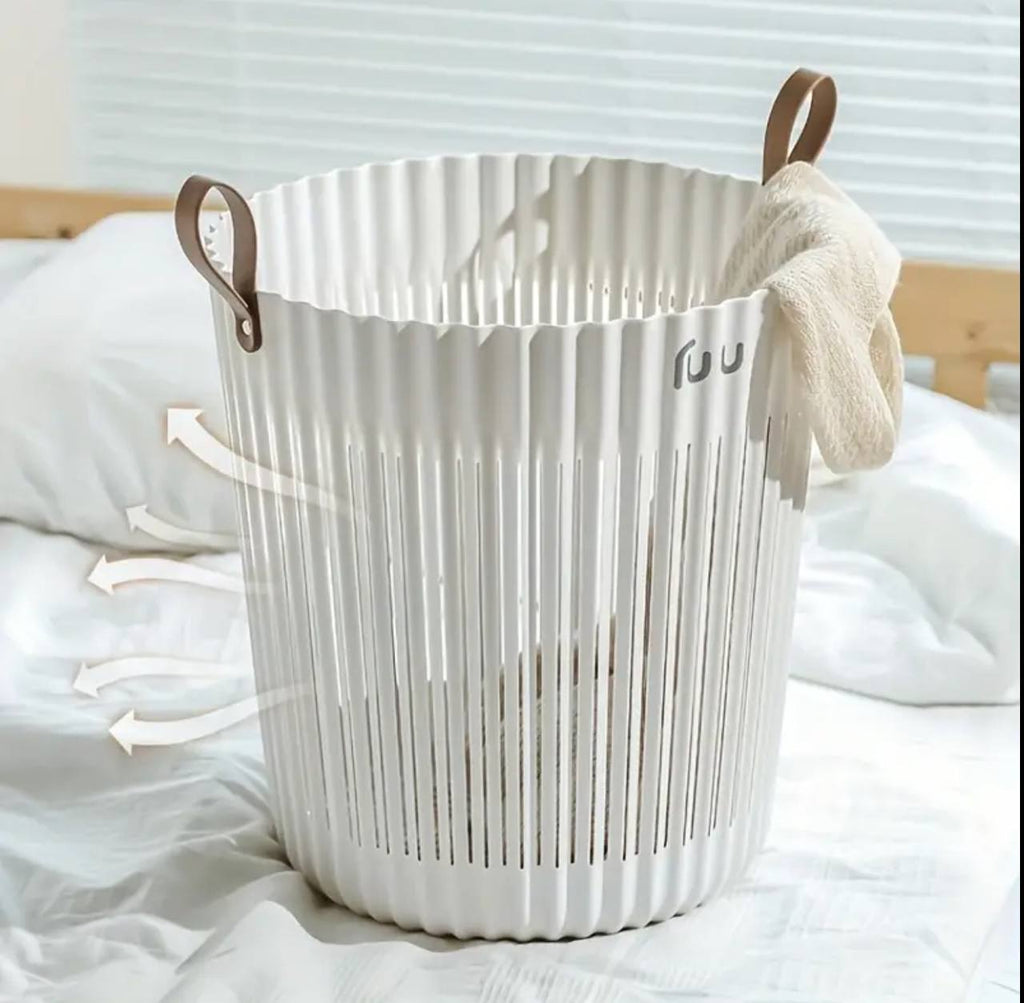 Large capacity laundry/storage basket