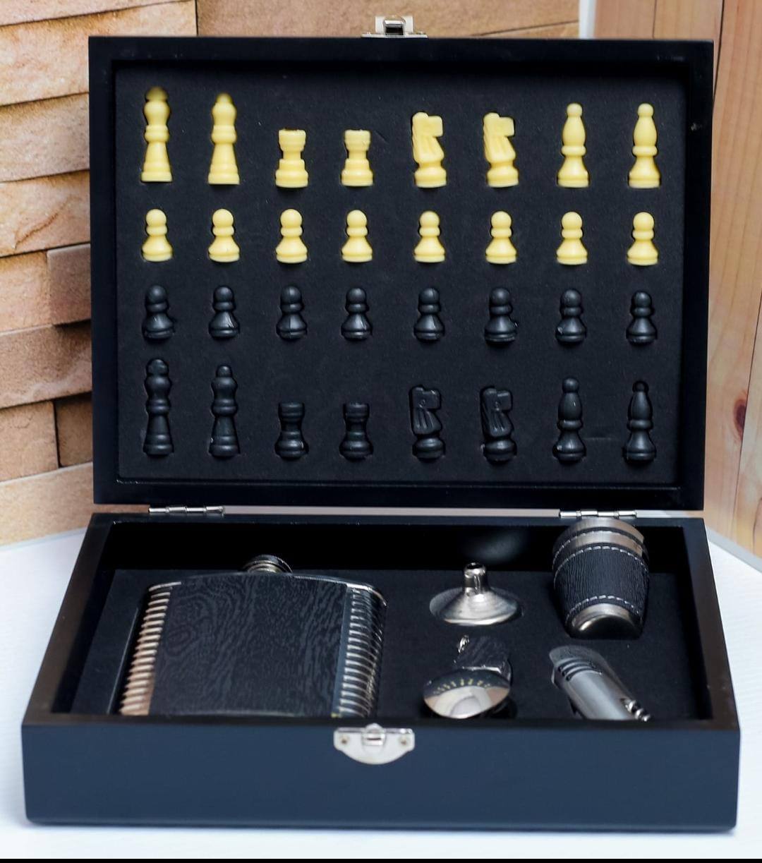 Wine flaskWood Board gift set