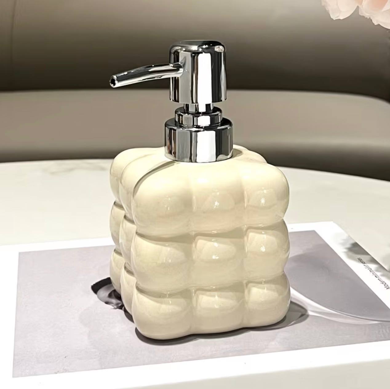 Bubble Glass Soap Dispenser Multicolor Refillable Pump Bottle for Hand Wash, Shower, and Kitchen Sink, Perfect for Home Bathroom Decoration
Colours: Black & White