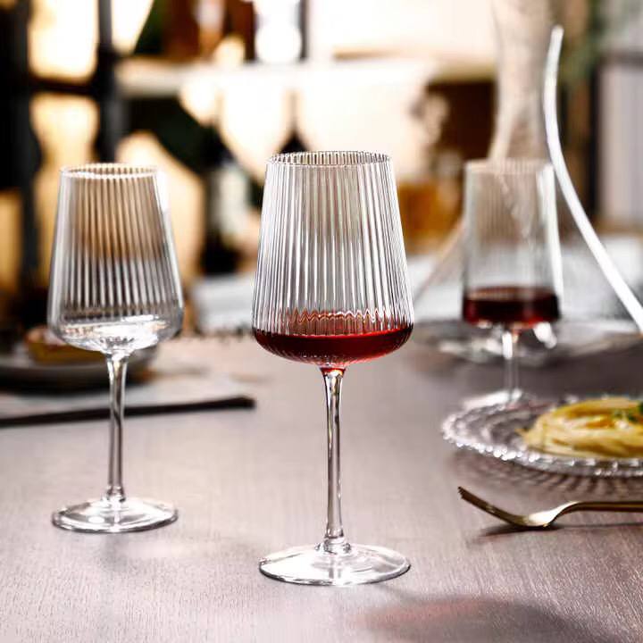 Elegant Ribbed wine Goblets
Vertical stripped wine glass with long stem 
̏