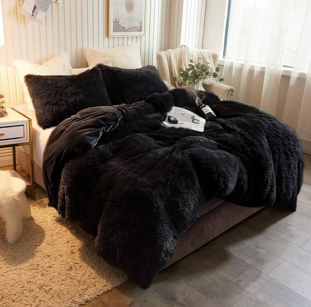 A set of 6 pcs luxury plush fluffy duvets bedding set