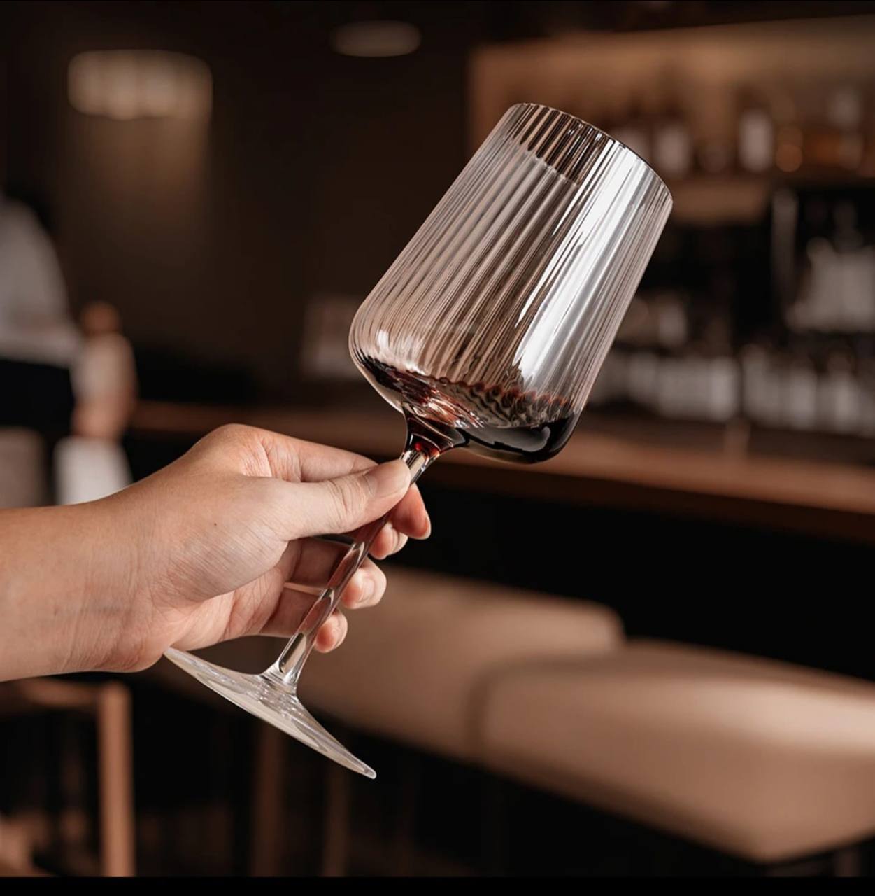 Elegant Ribbed wine Goblets
Vertical stripped wine glass with long stem 
̏