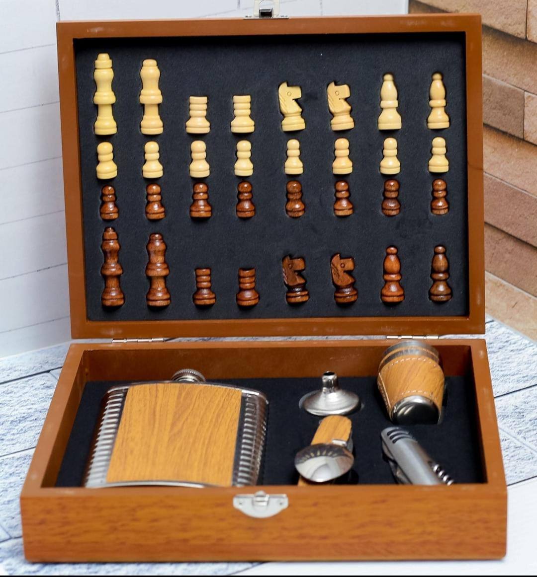 Wine flaskWood Board gift set