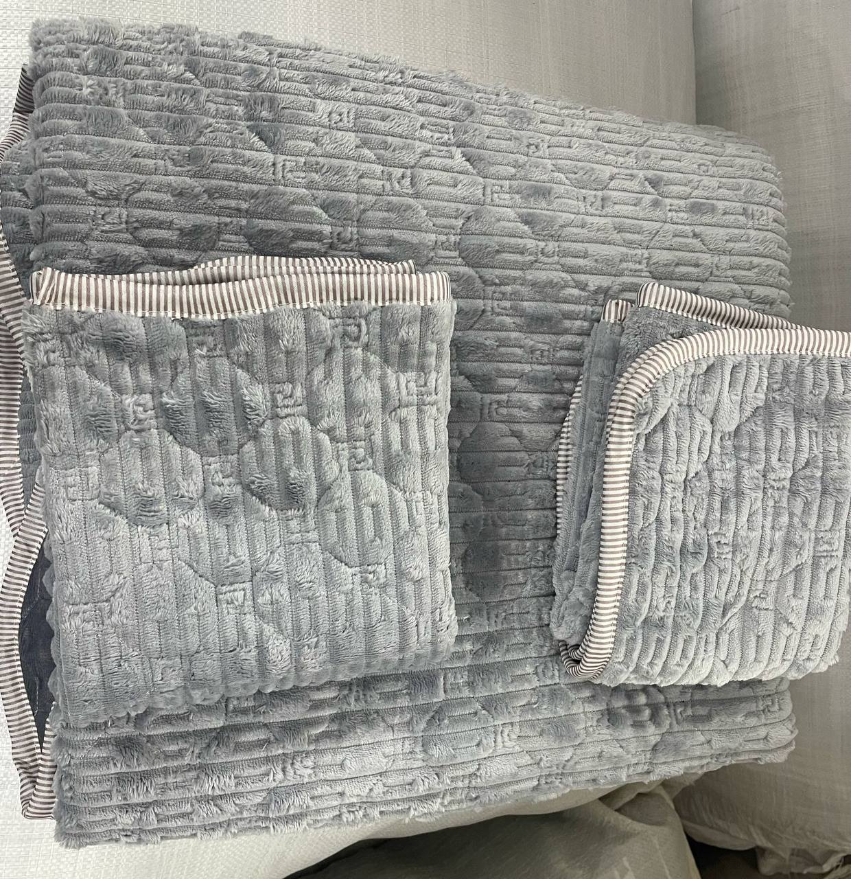 Quality Smooth luxury ultra warm weighted Bed Covers