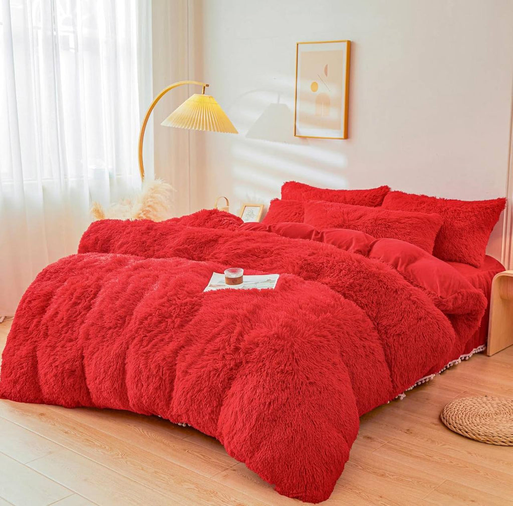 A set of 6 pcs luxury plush fluffy duvets bedding set