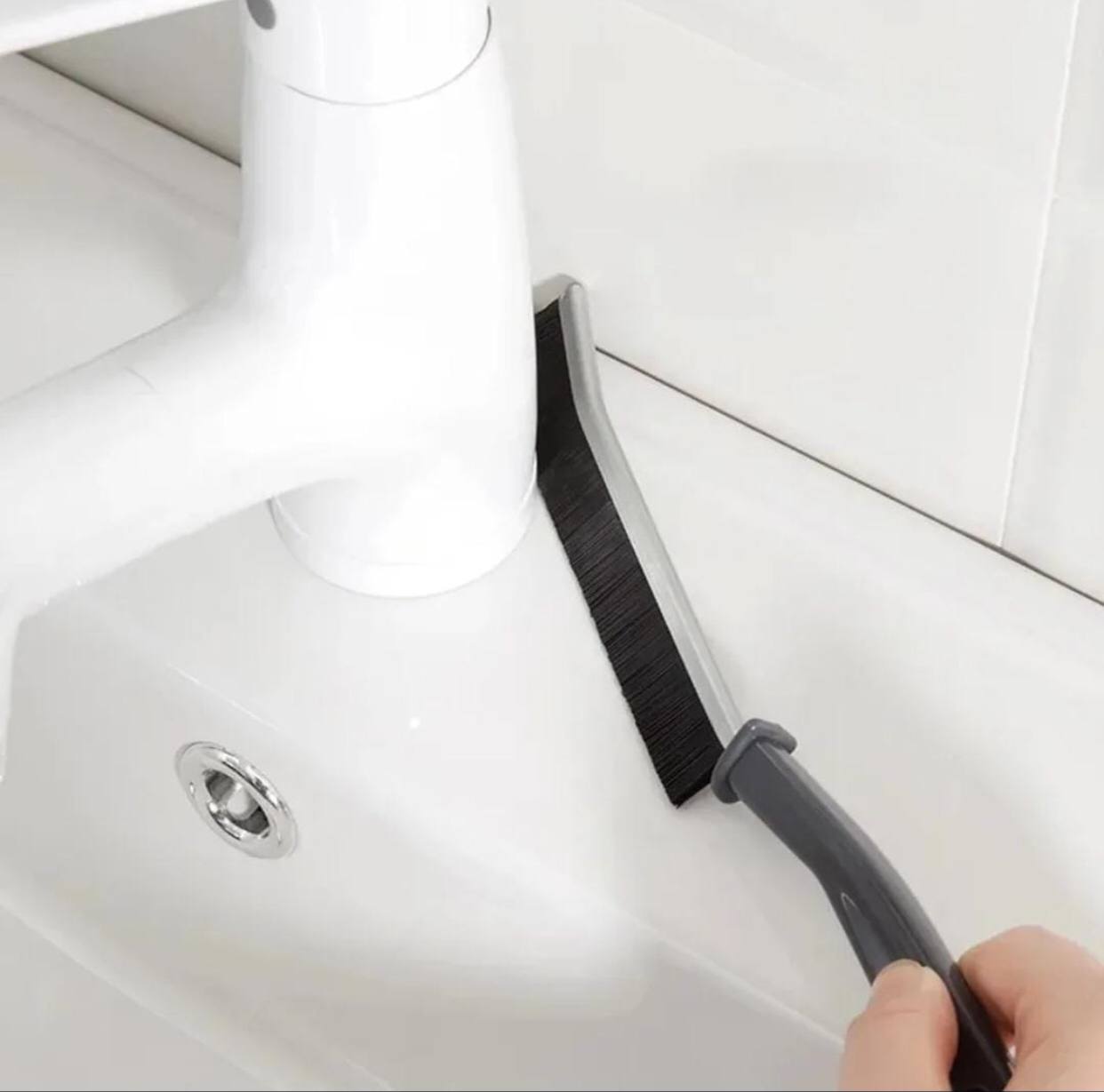 2pcs hard bristle  crevice cleaning brush