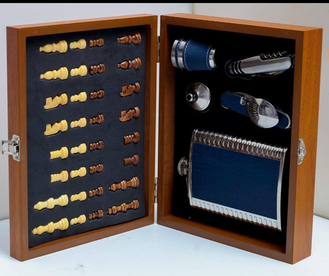Wine flaskWood Board gift set