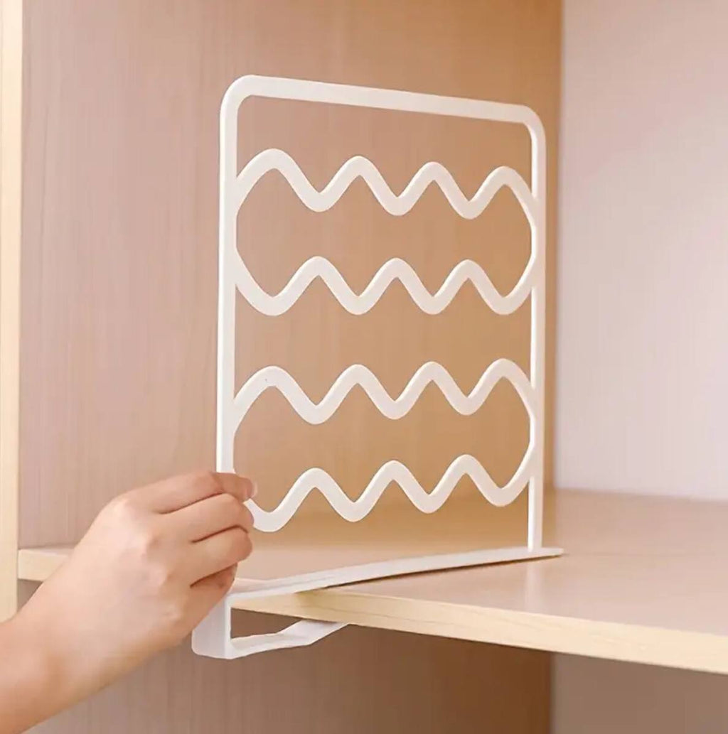 Shelves dividers