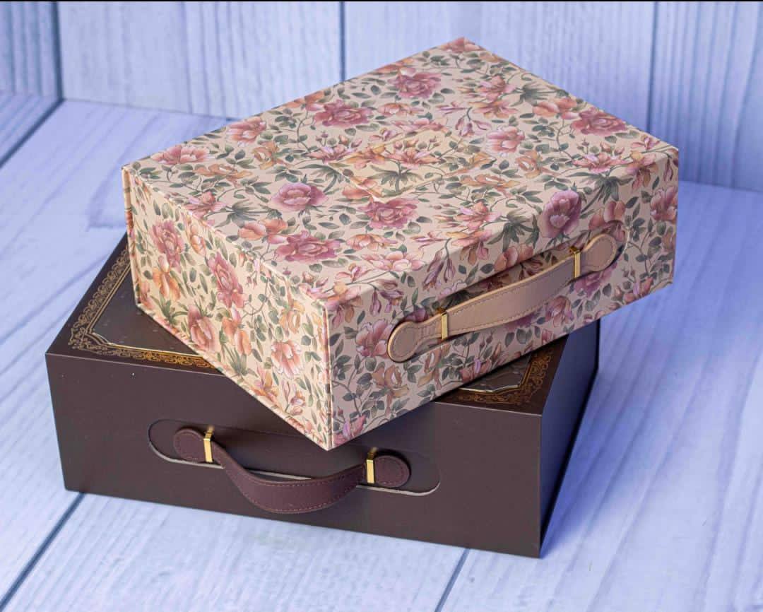 Luxurious  Gift Box With Handle Feature