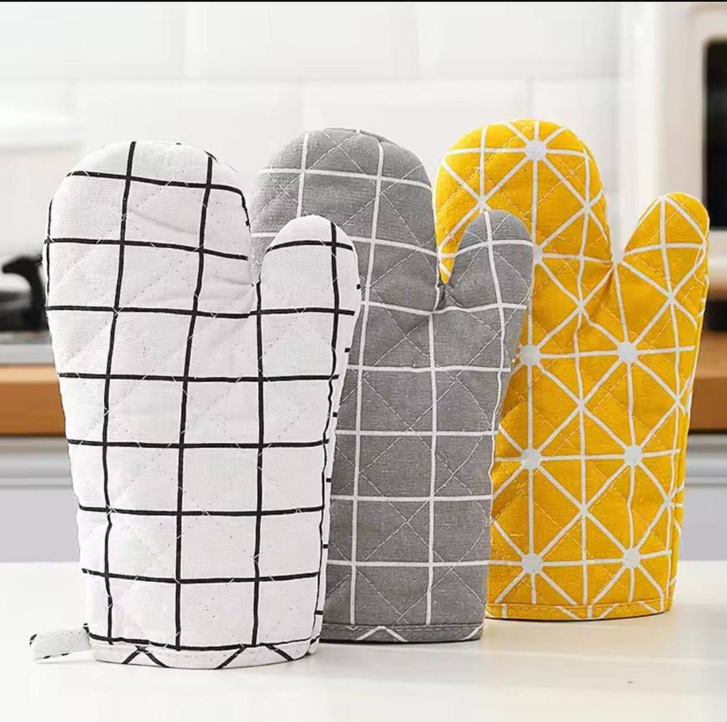 Oven gloves/mitten
Pair