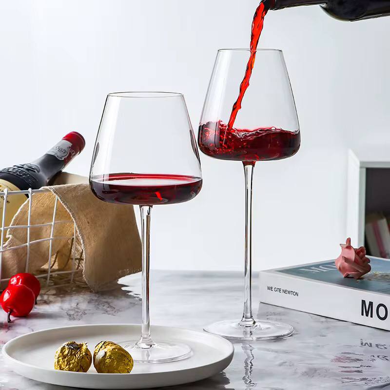 Long Stem Wine Glasses 
Capacity: 600mls