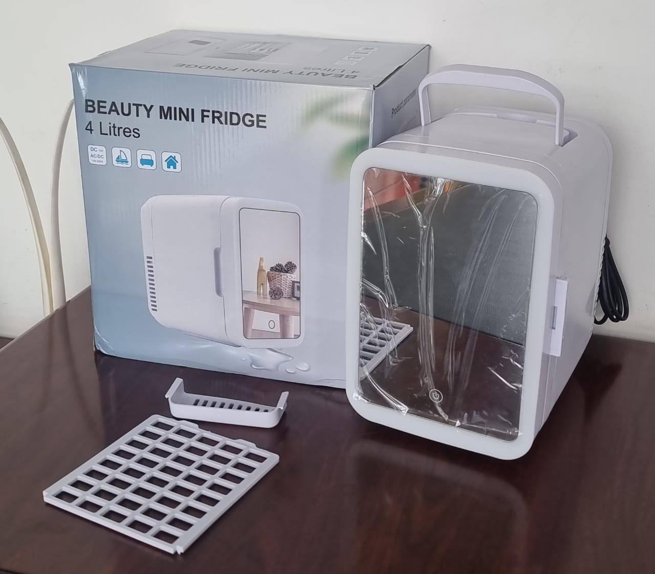 4L Portable cosmetic fridge with mirror and duo power option