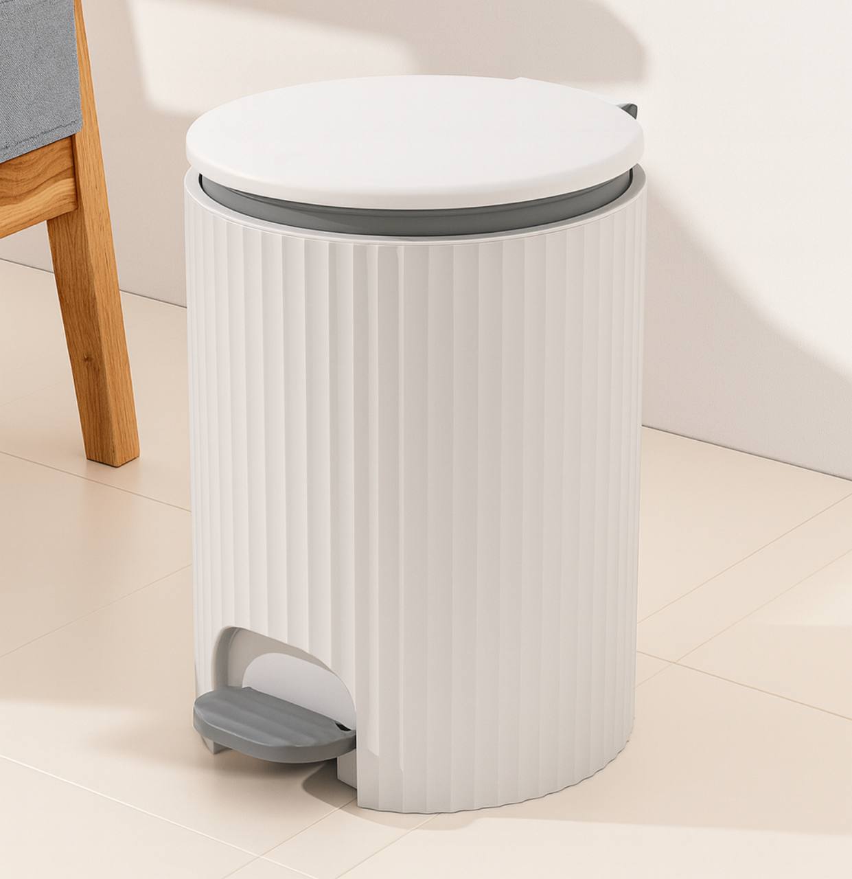 Foot Pedal push dustbin/trash can.