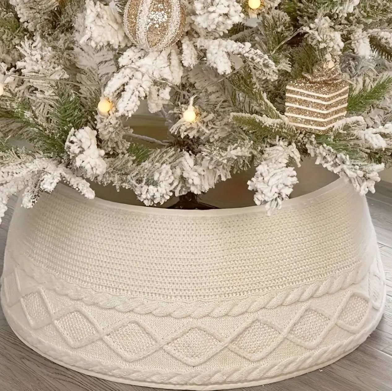 Beautifully knitted Christmas Tree Collar