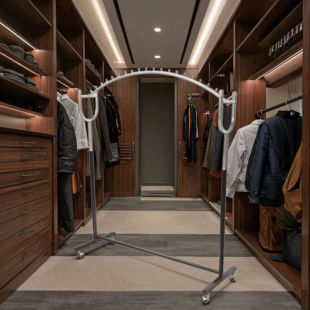 Premium arched clothing rack with 360å¡ wheels for easy movement.
Strong, stylish, and perfect for boutiques, pop-ups, and home closets
Sleek arched garment rack